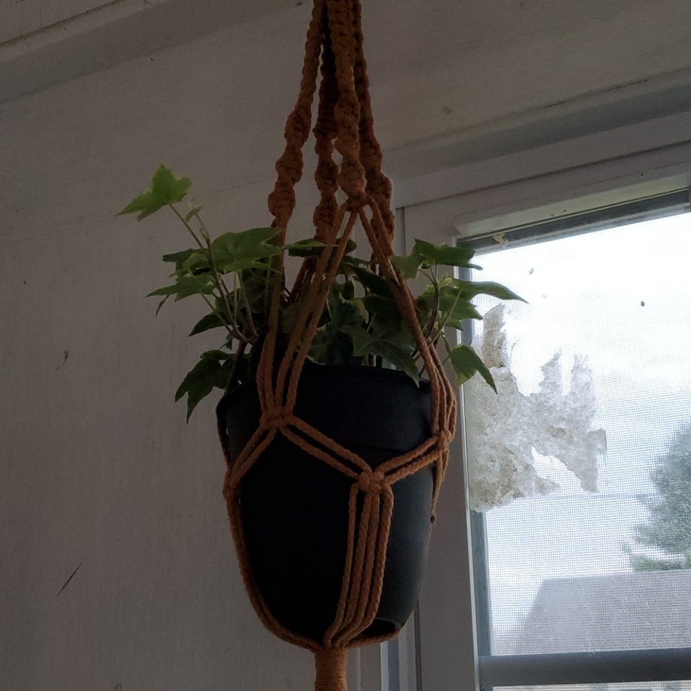 Short Macrome plant hanger brown